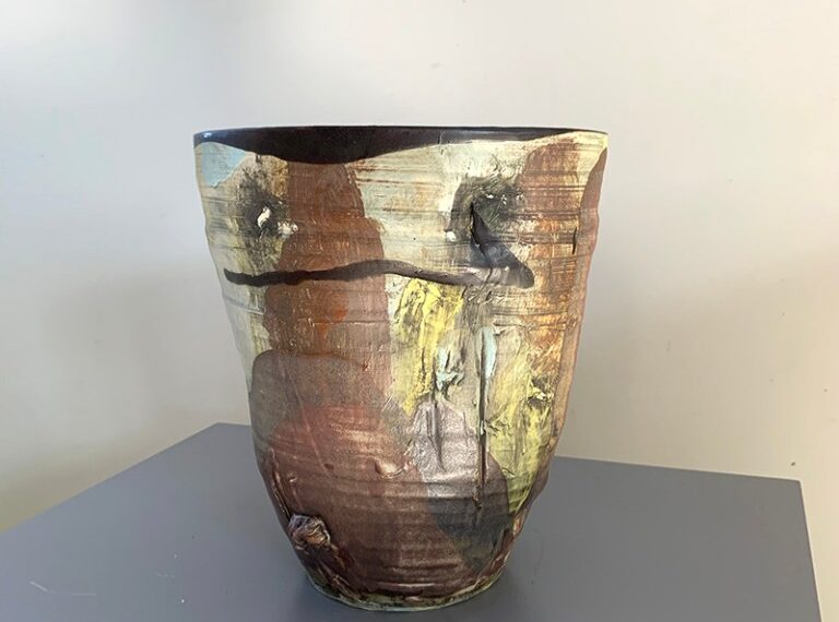 wide pottery vase 15q