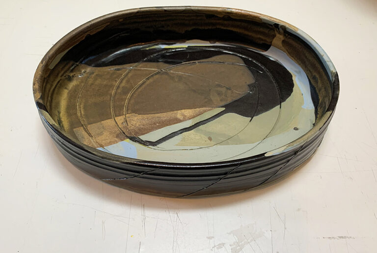 Shallow oval vase (8K)