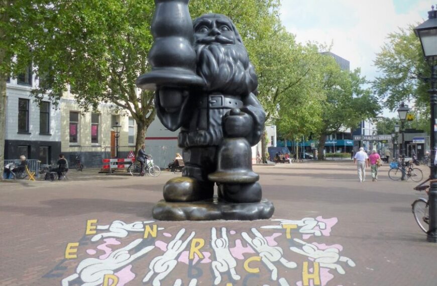 A statue of a santa claus in the middle of a city.