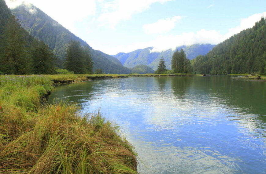 A river surrounded by mountains.
