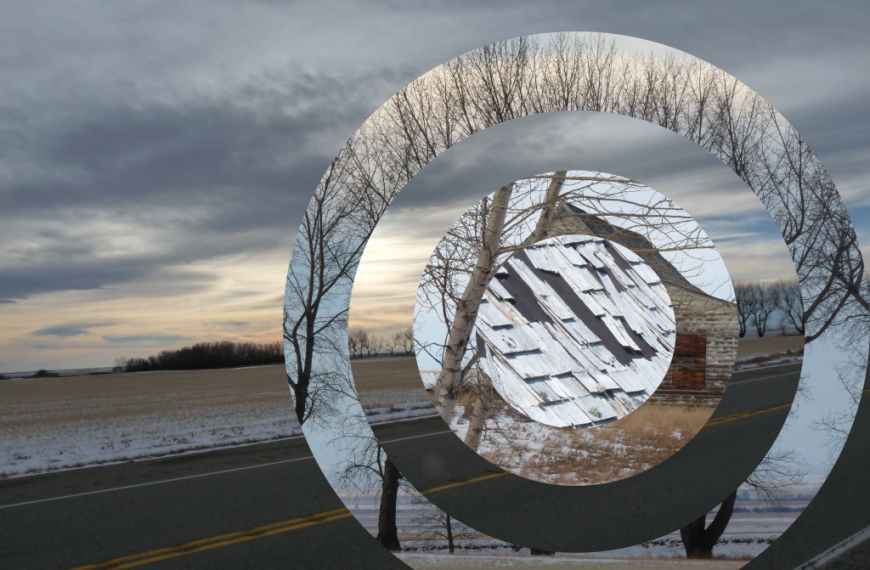 A circle with a clock in the middle.
