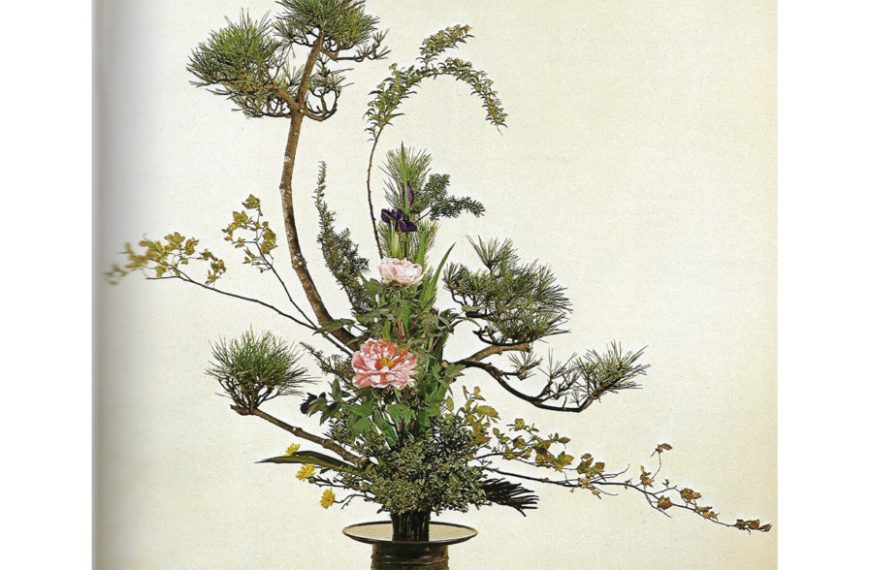 A vase with a bunch of flowers in it.