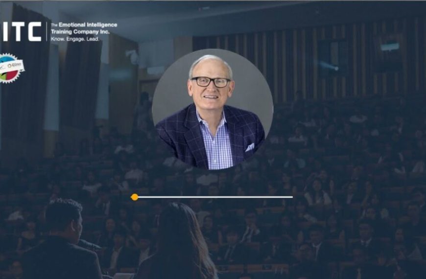 An image of a man in front of an audience.